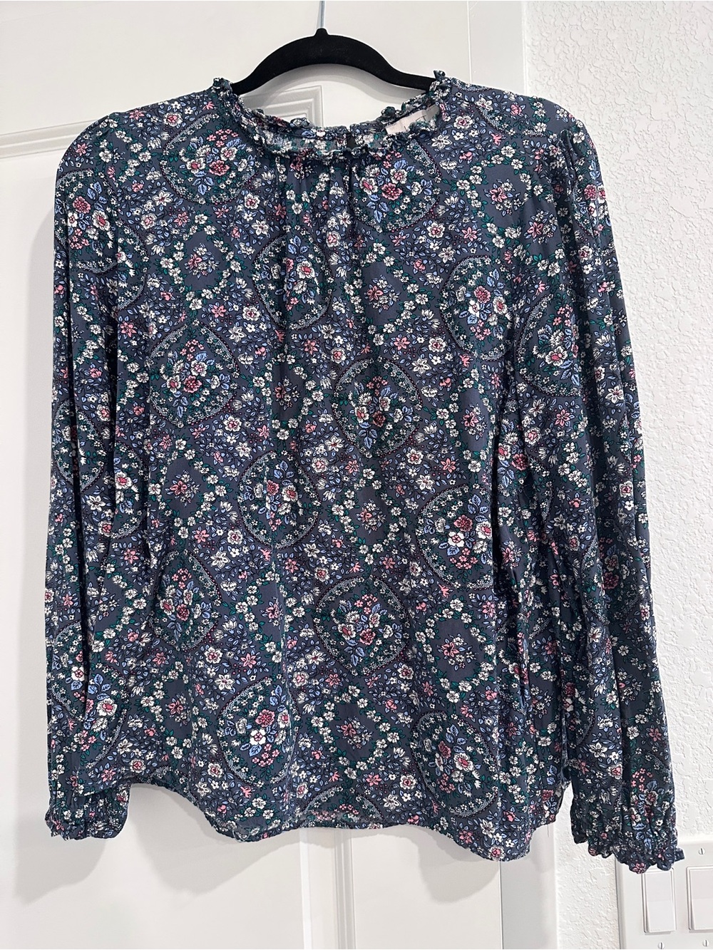 LOFT Outlet Medallion Floral Ruffle Collar Blouse Size L Long Sleeve